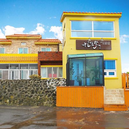 Gyeryonggil Pension Чеджу Екстериор снимка