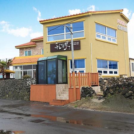 Gyeryonggil Pension Чеджу Екстериор снимка