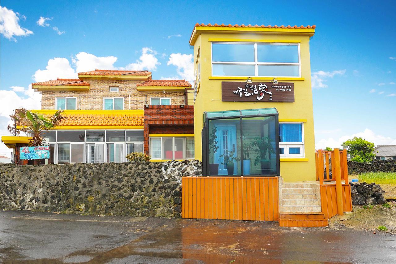 Gyeryonggil Pension Чеджу Екстериор снимка