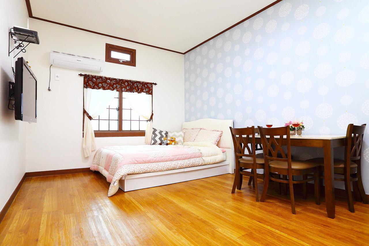 Gyeryonggil Pension Чеджу Екстериор снимка
